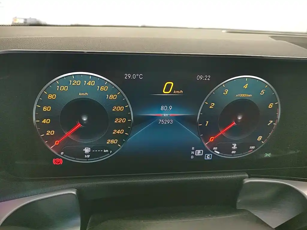 Mercedes-Benz GLB — миниатюра 16