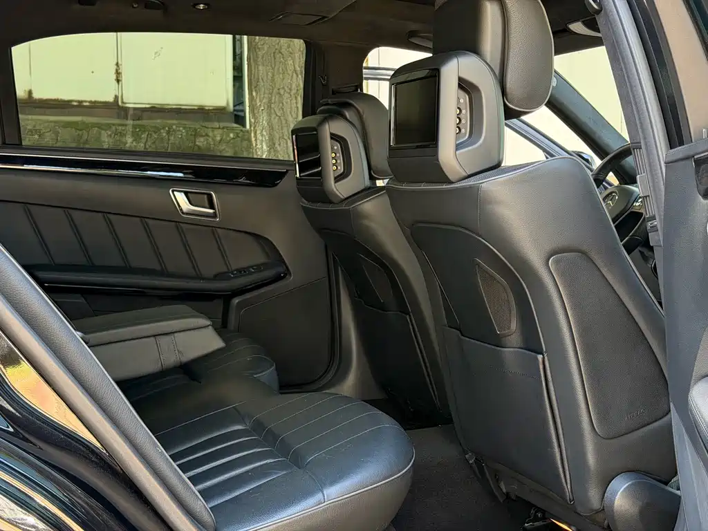 Mercedes-Benz E-Class — миниатюра 10