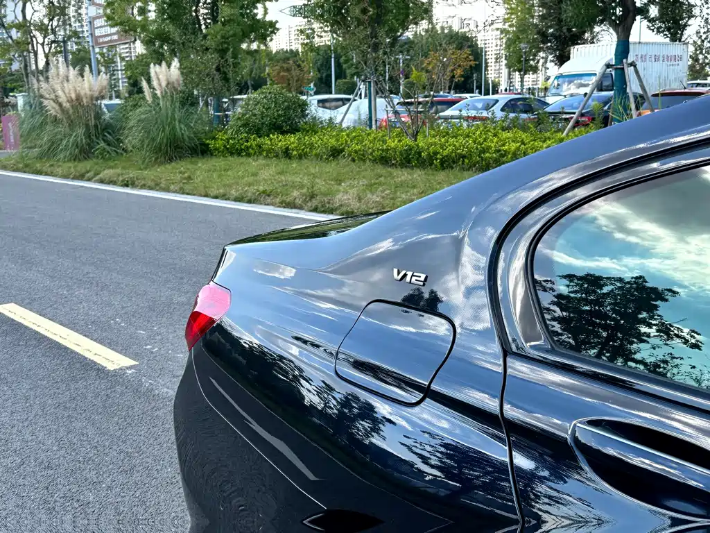 BMW 7 Series — миниатюра 15