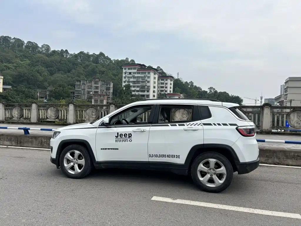Jeep Compass — миниатюра 6