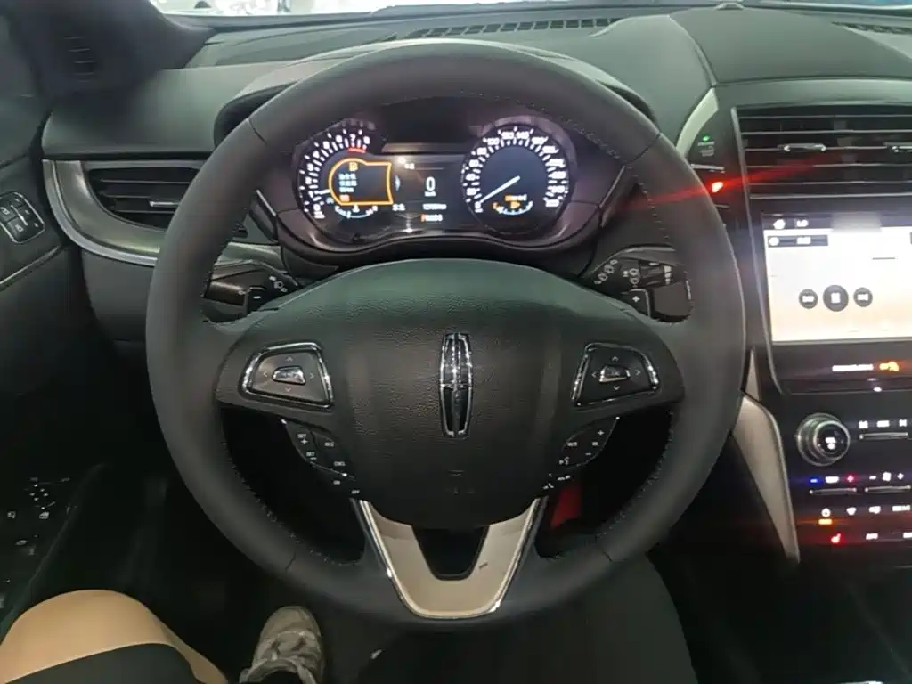 Lincoln MKC — миниатюра 11