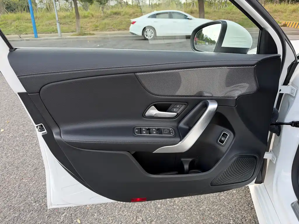 Mercedes-Benz A-Class — миниатюра 13