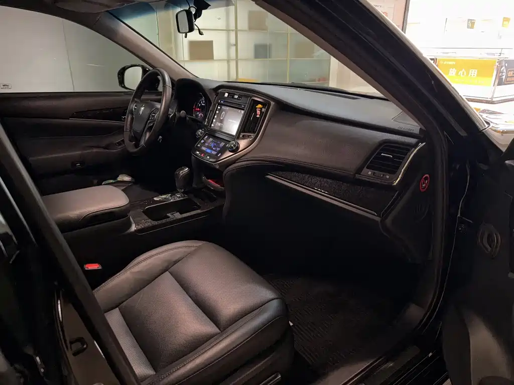 Toyota Crown — миниатюра 11