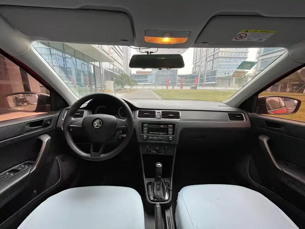 Skoda Rapid Spaceback 1.6L Auto Standard Edition, фото 9