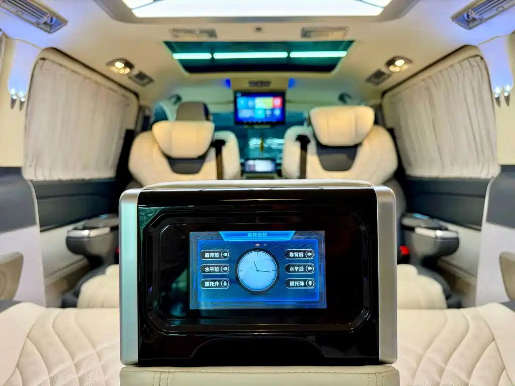 Mercedes-Benz V-Class — миниатюра 21