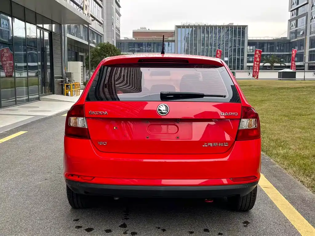 Skoda Rapid Spaceback 1.6L Auto Standard Edition, фото 6
