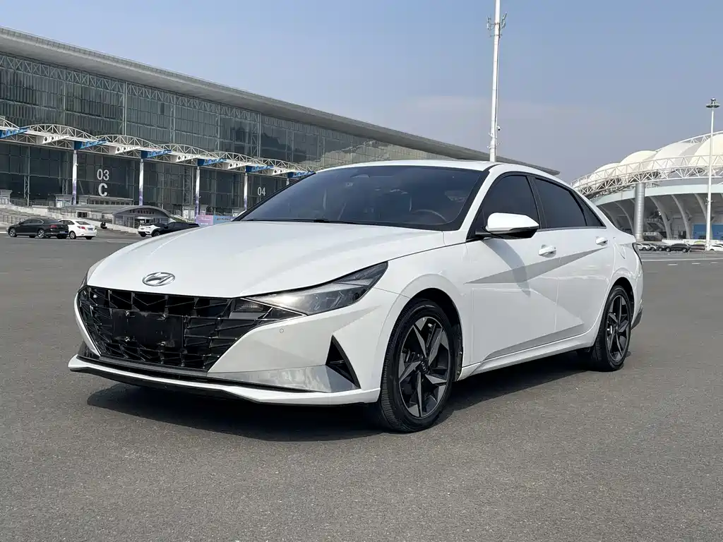 Hyundai Elantra 2022