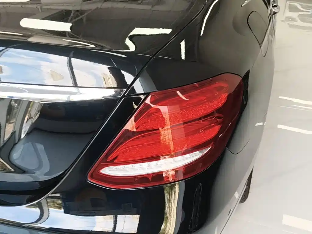 Mercedes-Benz E-Class — миниатюра 8