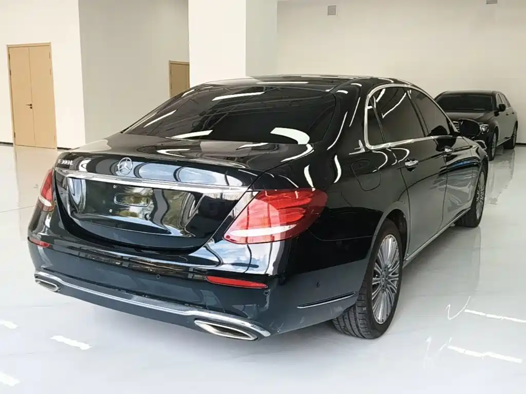Mercedes-Benz E-Class — миниатюра 7