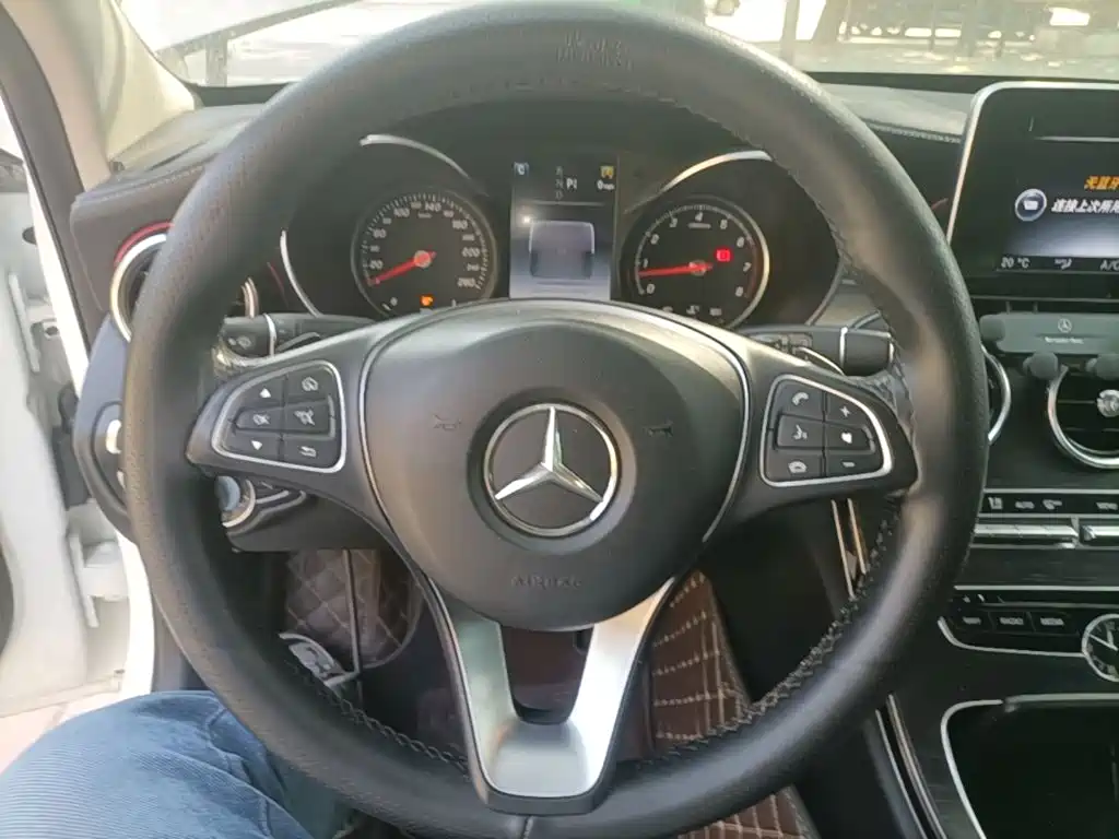 Mercedes-Benz C-Class — миниатюра 11
