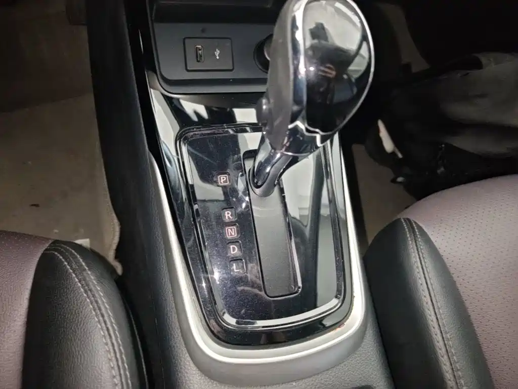 Nissan Tiida — миниатюра 14