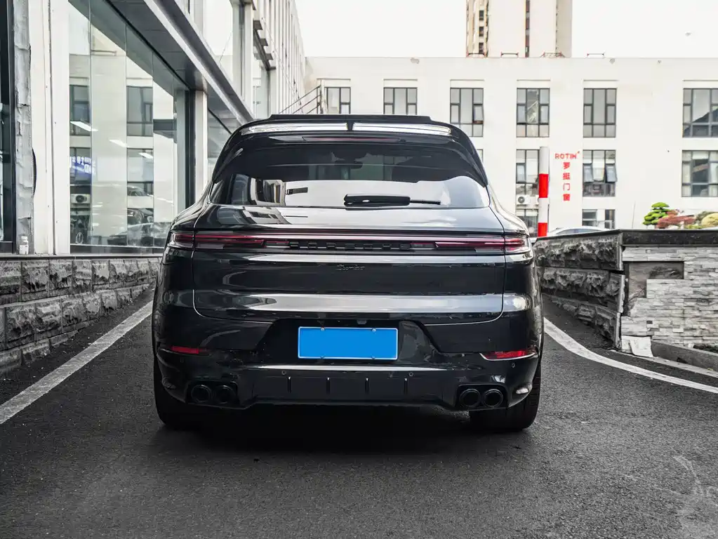 Porsche Cayenne — миниатюра 9