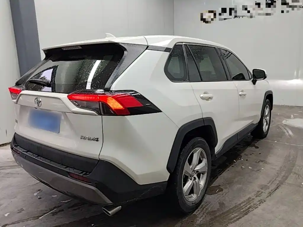 Toyota RAV4 — миниатюра 7