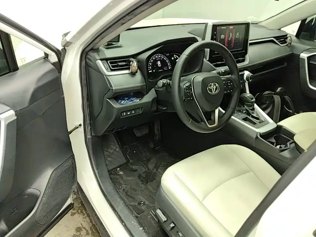 Toyota RAV4 — миниатюра 16