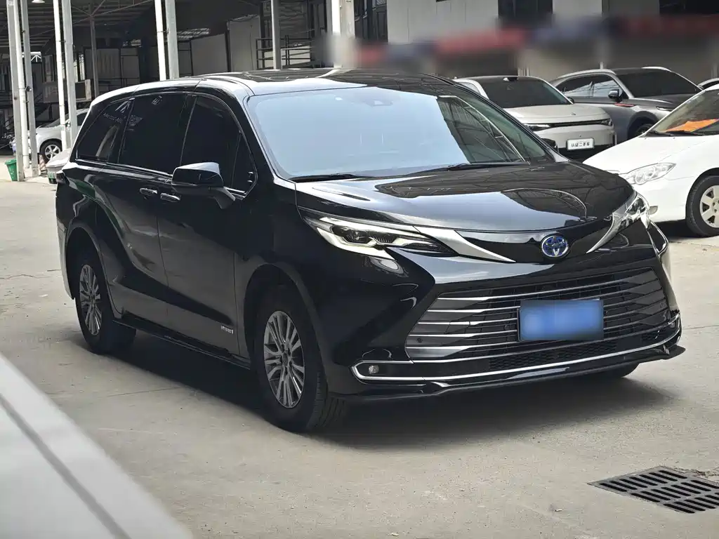 Toyota Sienna — миниатюра 3