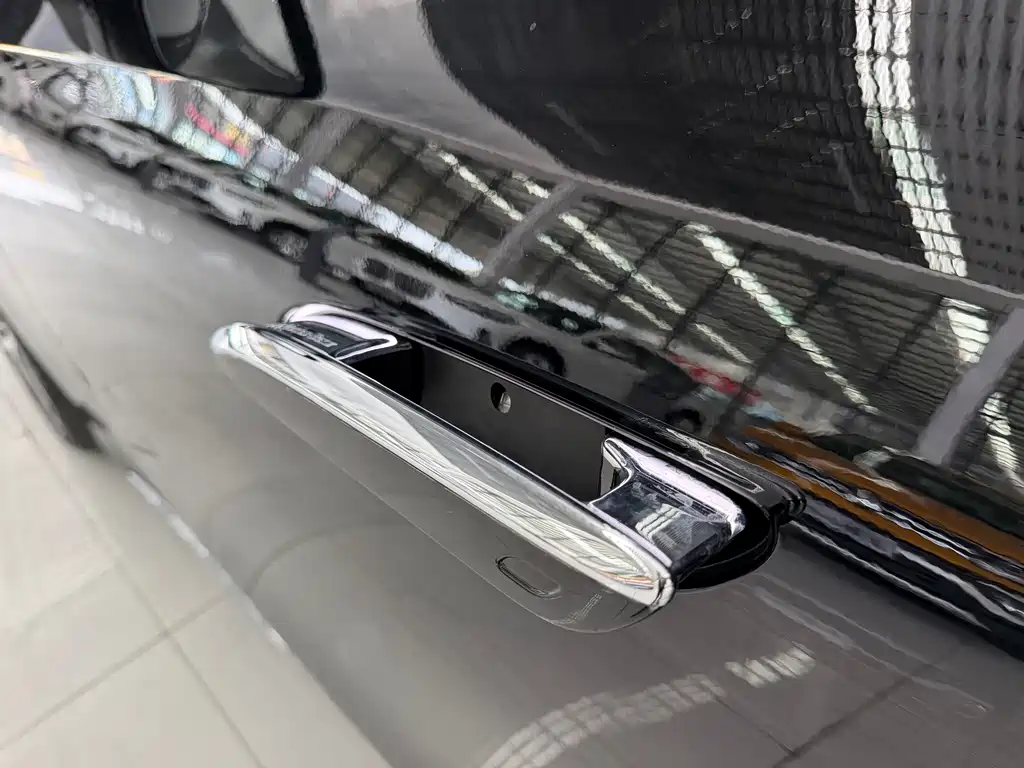 Mercedes-Benz E-Class — миниатюра 13