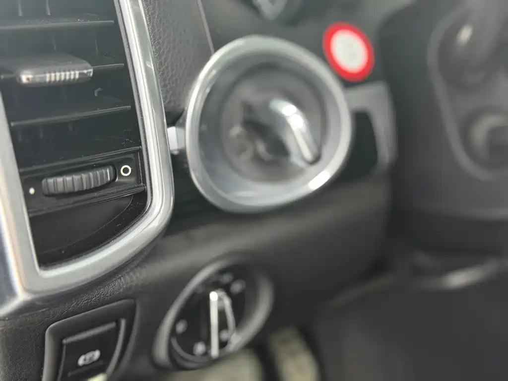Porsche Cayenne — миниатюра 5