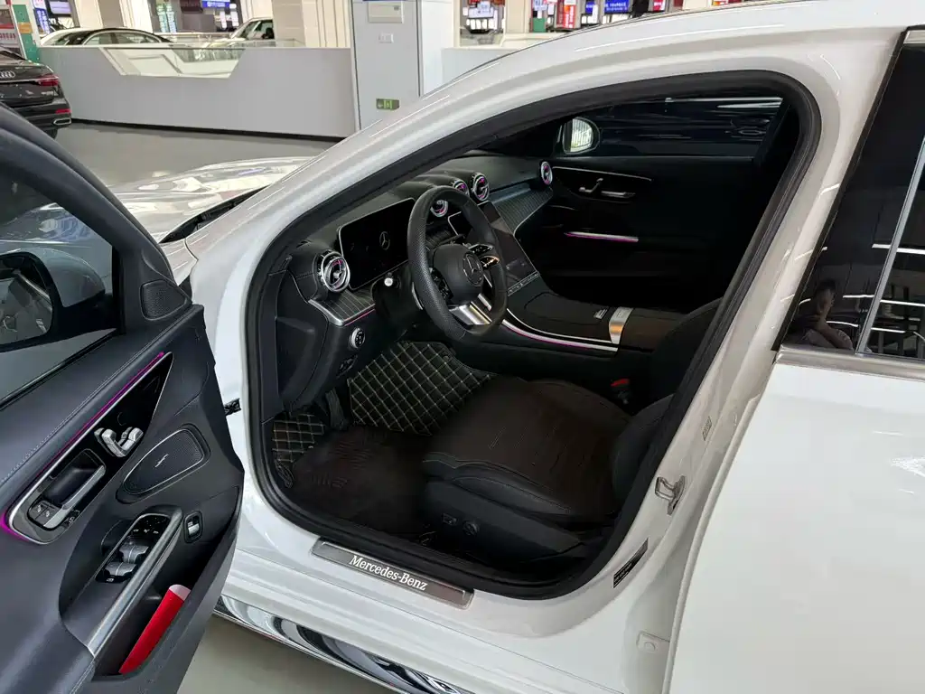 Mercedes-Benz C-Class — миниатюра 6