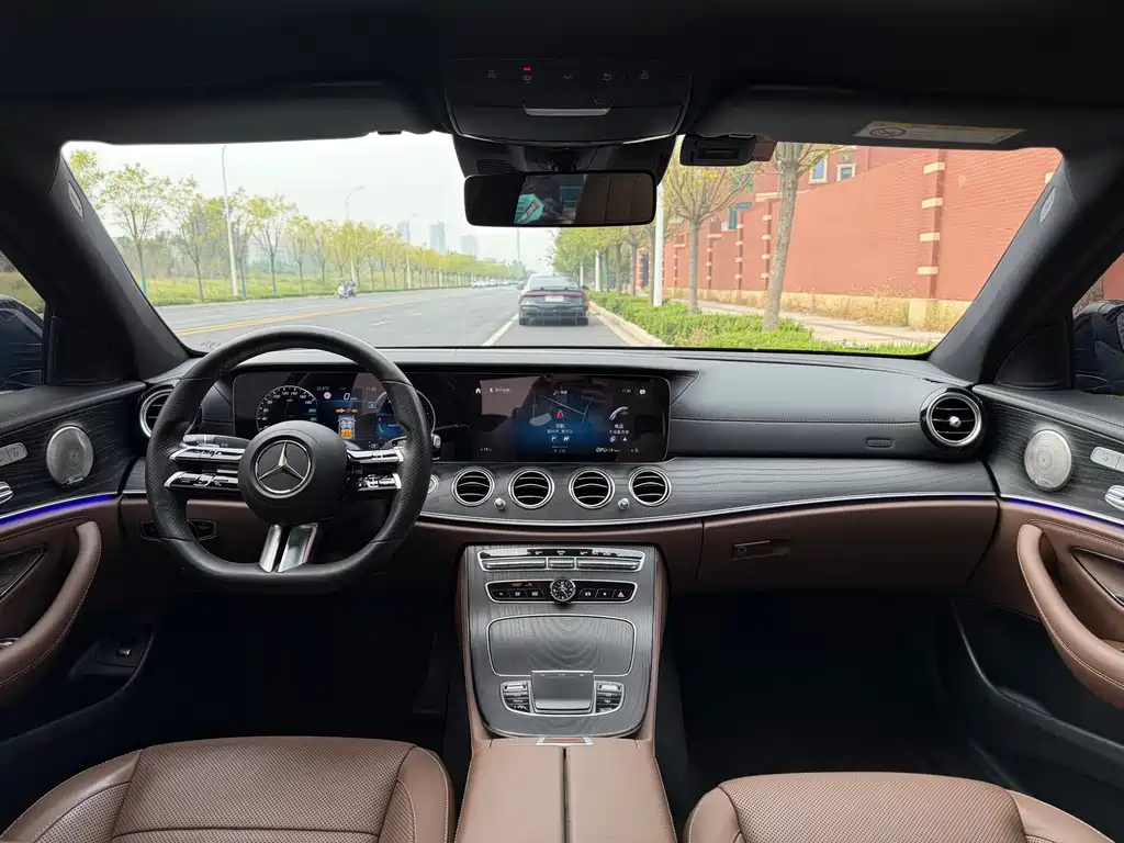 Mercedes-Benz E-Class — миниатюра 6