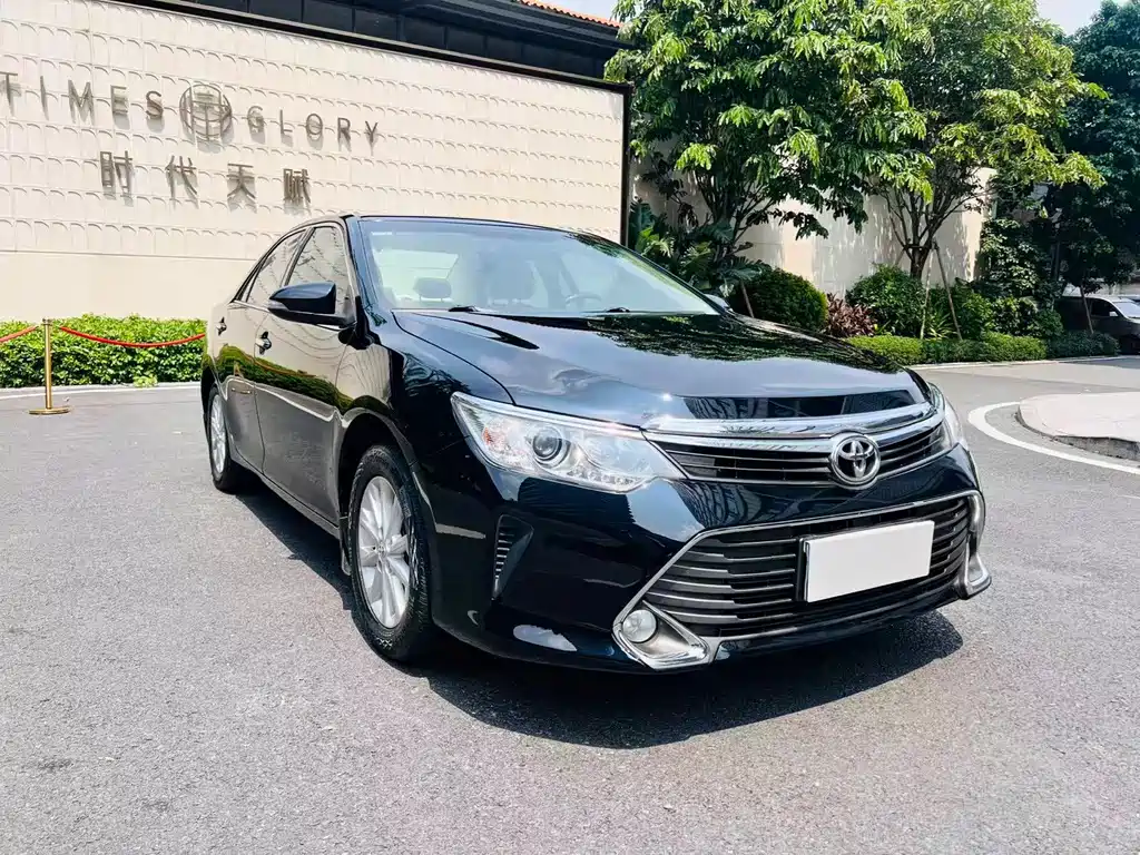 Toyota Camry — миниатюра 3