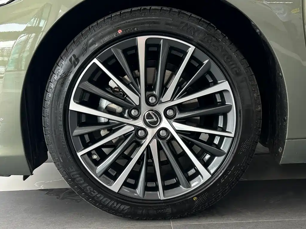Lexus ES — миниатюра 25