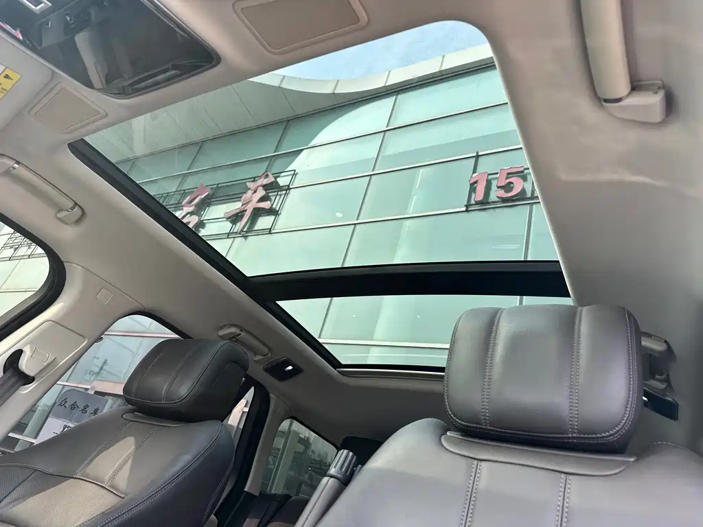 Land Rover Range Rover — миниатюра 16