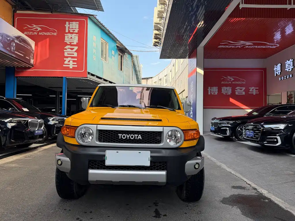 Toyota FJ Cruiser — миниатюра 2