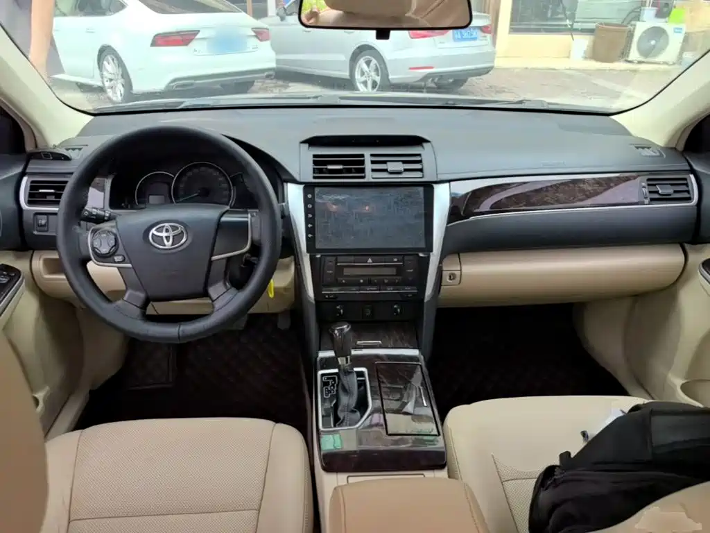Toyota Camry — миниатюра 10