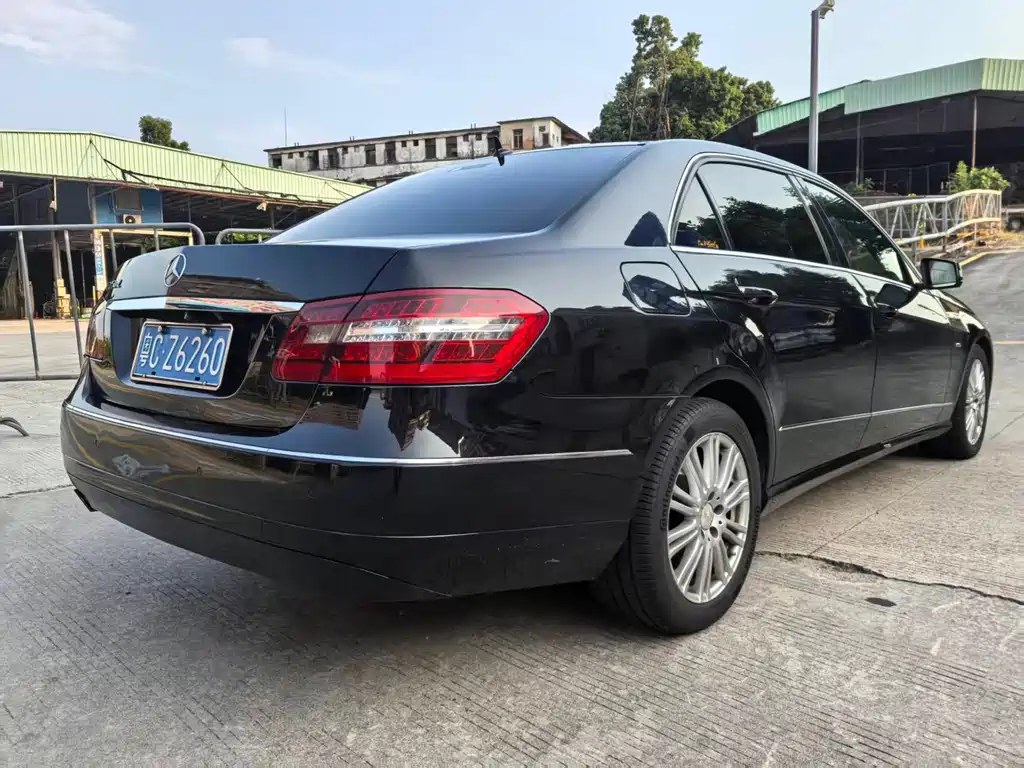 Mercedes-Benz E-Class — миниатюра 6