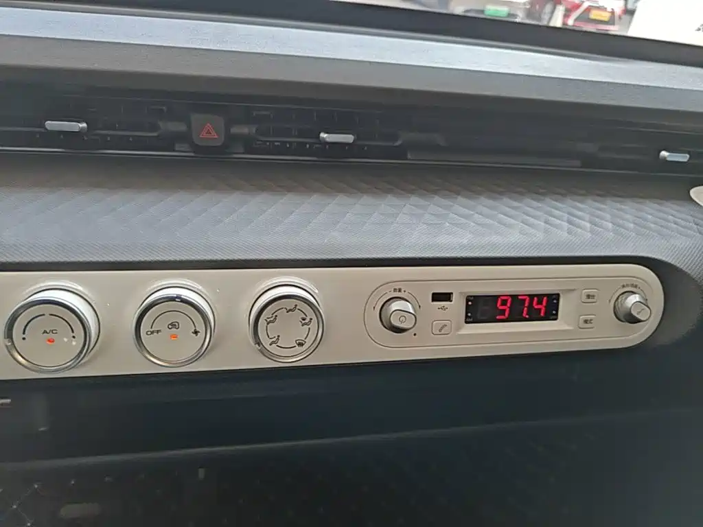 Wuling MINIEV — миниатюра 13