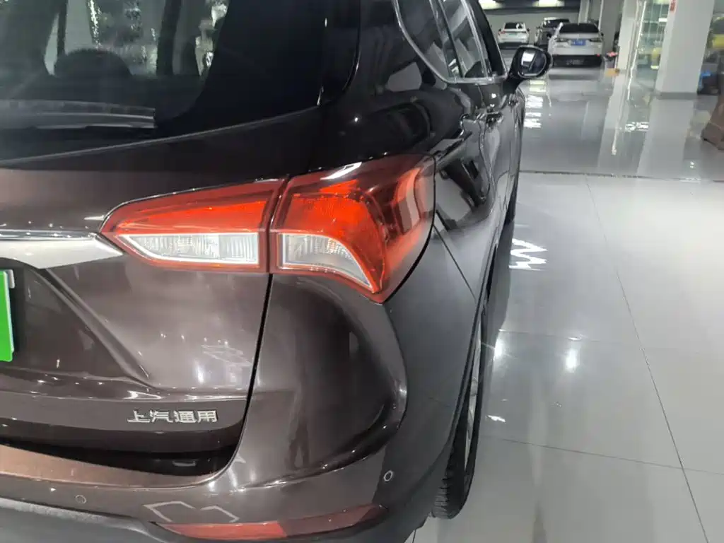 Buick Envision Plus — миниатюра 8