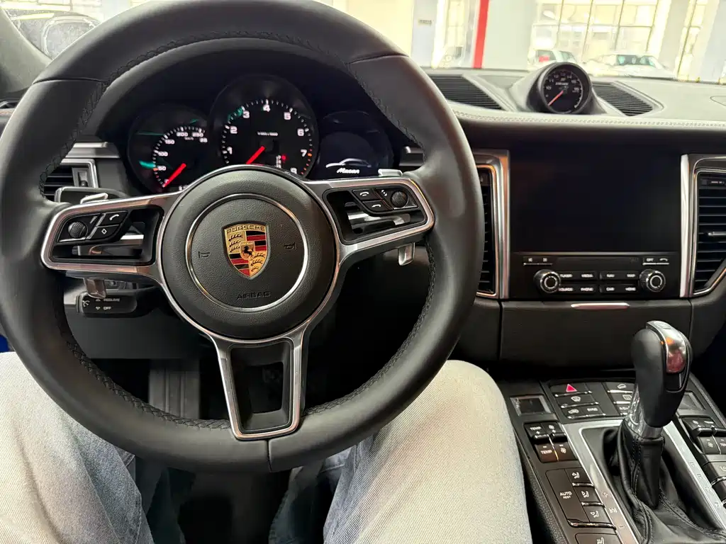 Porsche Macan — миниатюра 5