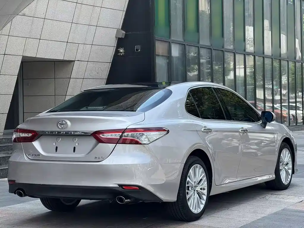 Toyota Camry — миниатюра 13