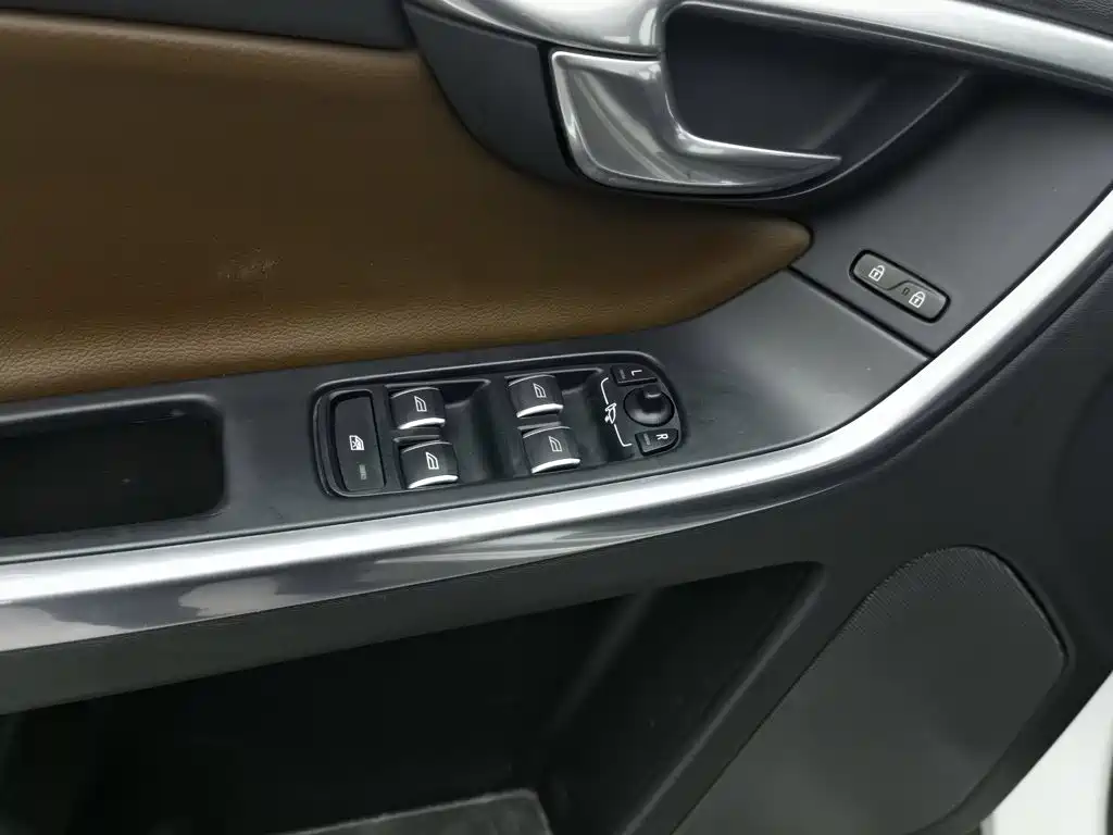 Volvo XC60 — миниатюра 9