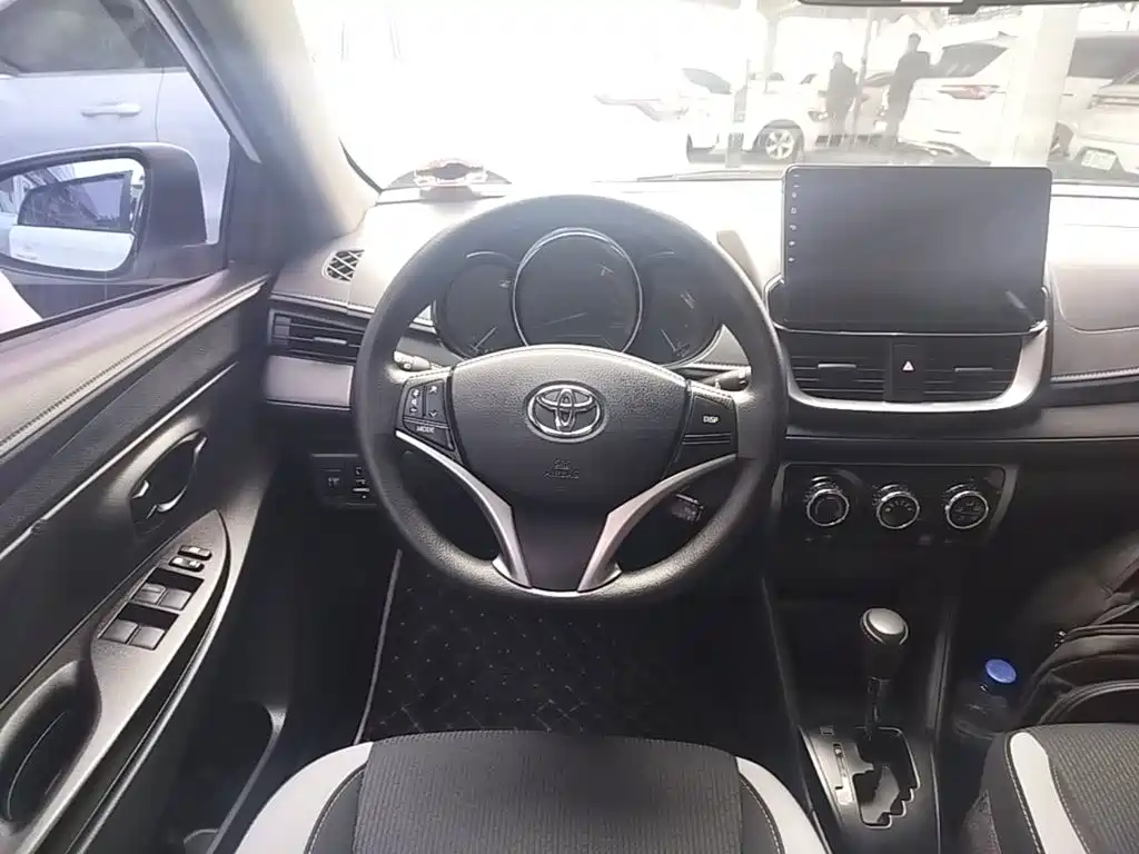 Toyota Yaris L — миниатюра 11