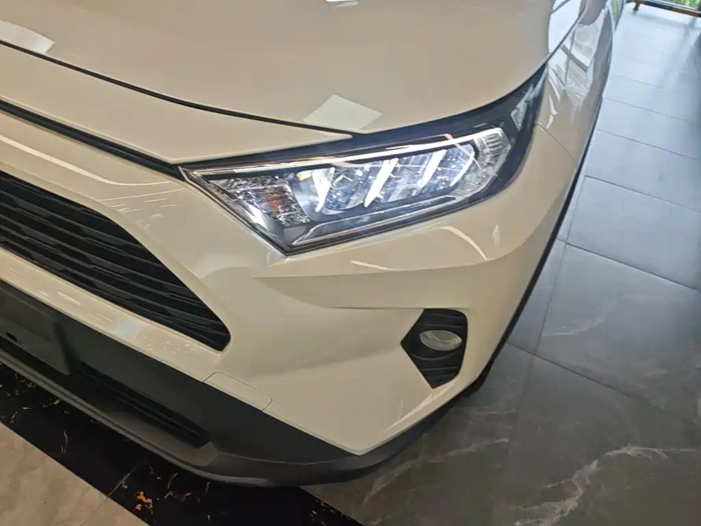 Toyota RAV4 — миниатюра 24
