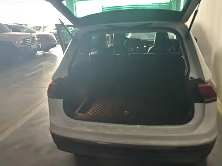 Volkswagen Tiguan L — миниатюра 22