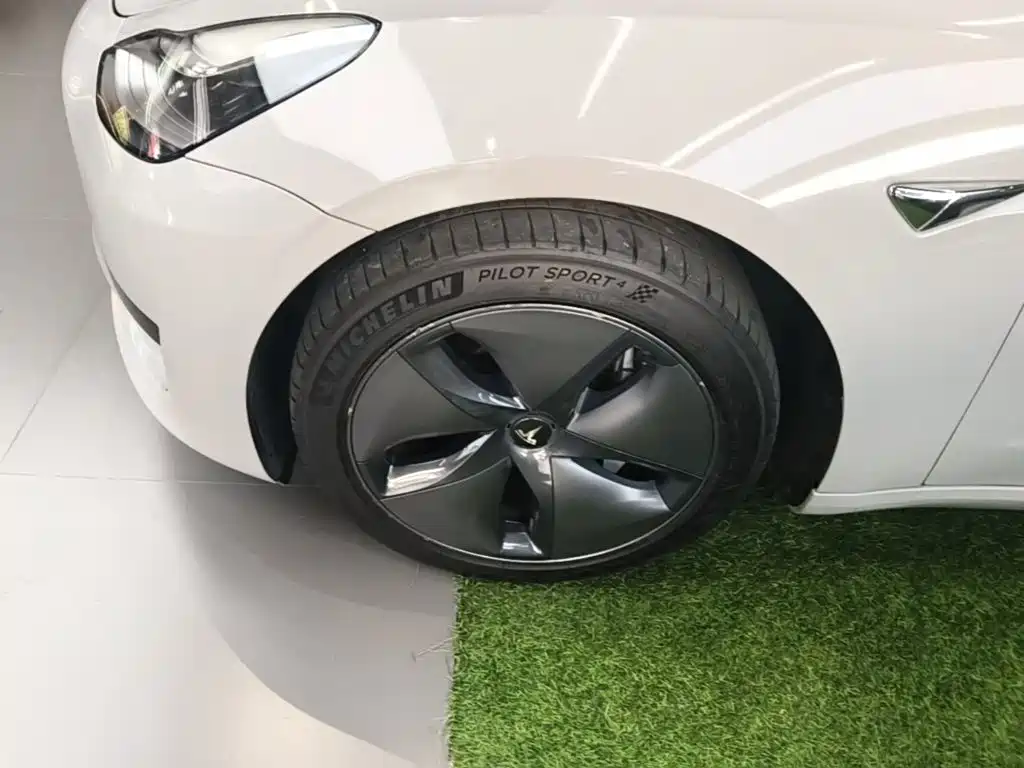 Tesla Model 3 — миниатюра 23