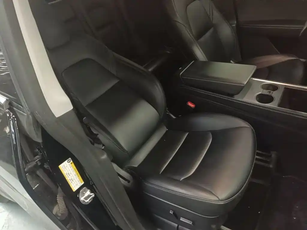 Tesla Model Y — миниатюра 25
