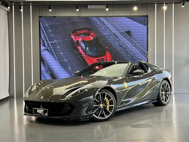 FERRARI 812