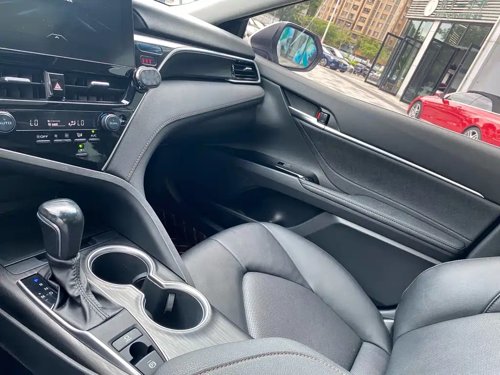 Toyota Camry — миниатюра 23