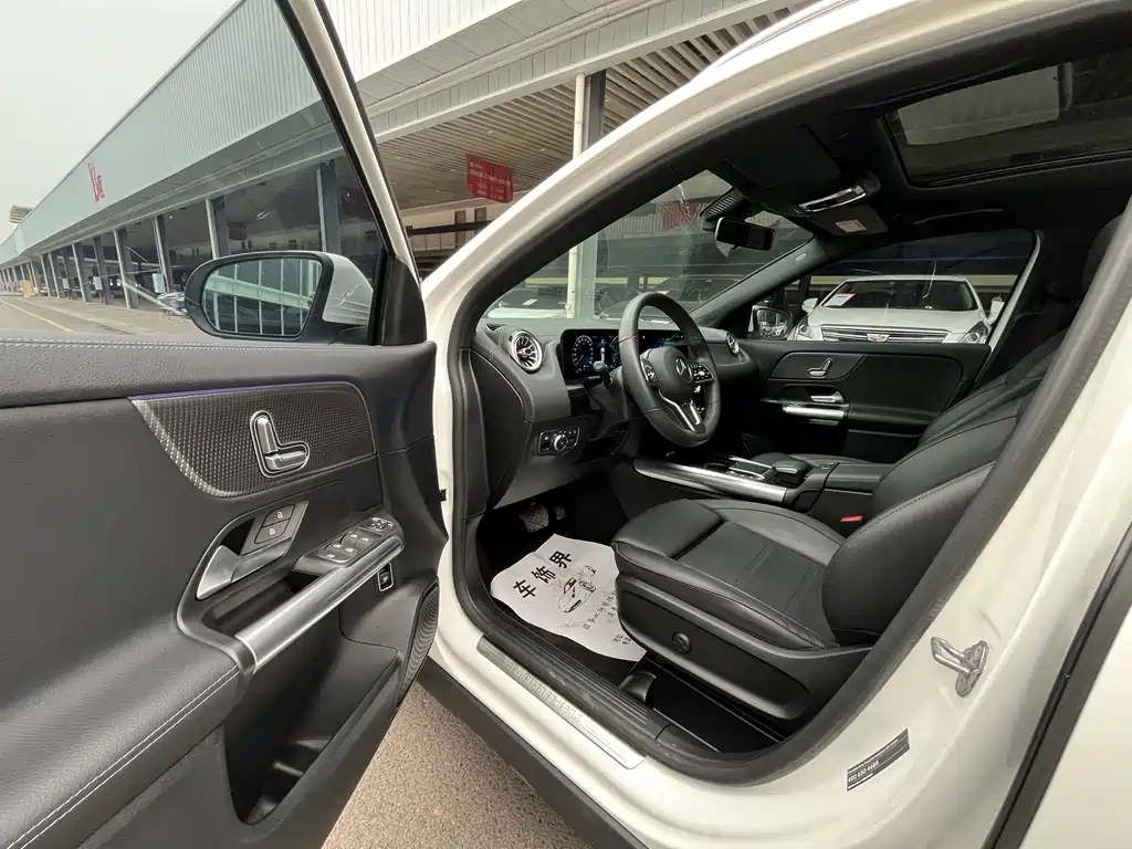 Mercedes-Benz GLA — миниатюра 8