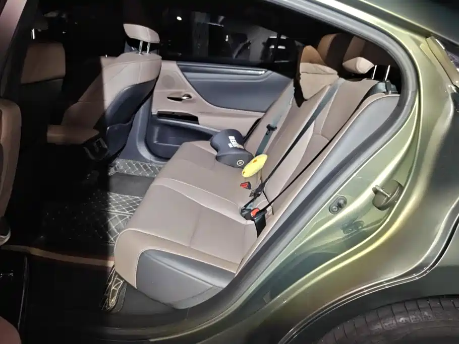 Lexus ES — миниатюра 11