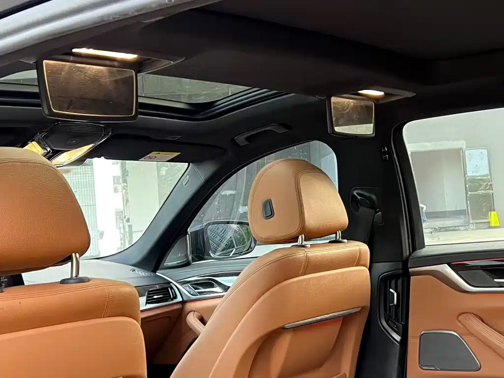 BMW 5 Series — миниатюра 9