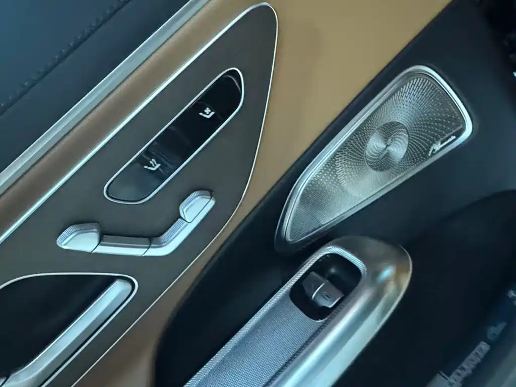 Mercedes-Benz E-Class — миниатюра 4