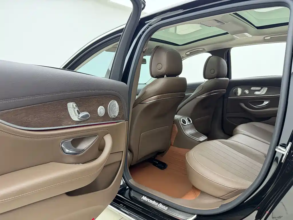 Mercedes-Benz E-Class — миниатюра 20