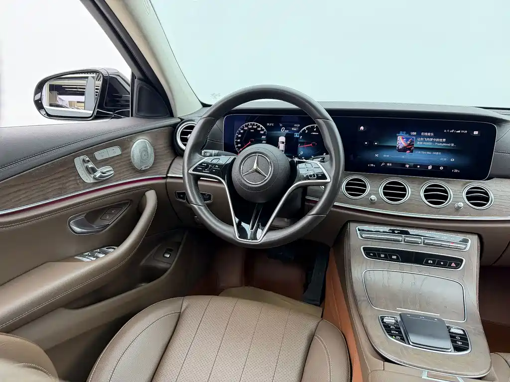 Mercedes-Benz E-Class — миниатюра 8