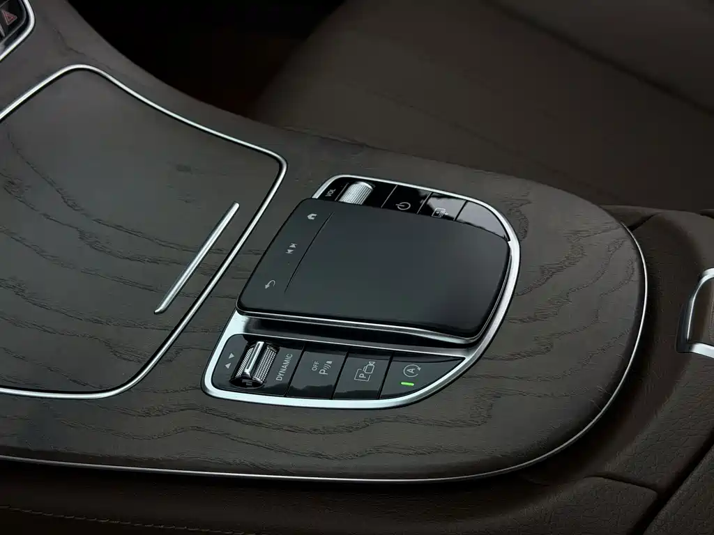 Mercedes-Benz E-Class — миниатюра 18