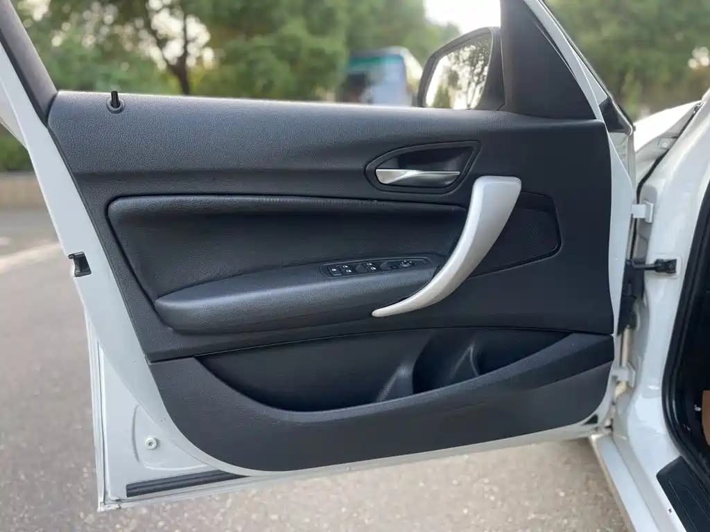 BMW 1 Series (Import) — миниатюра 12