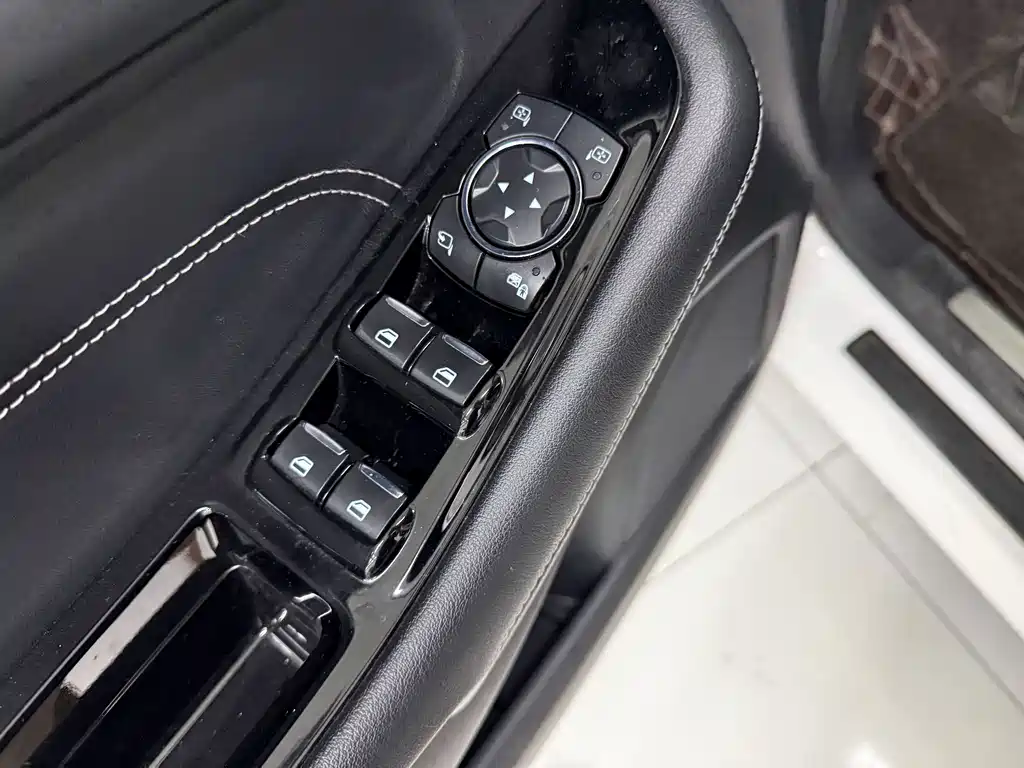 Ford Edge — миниатюра 9